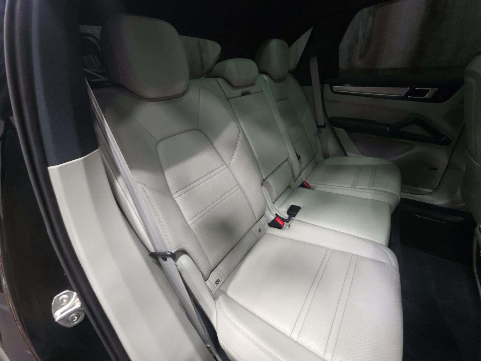 2023 Porsche Cayenne Platinum Edition AWD