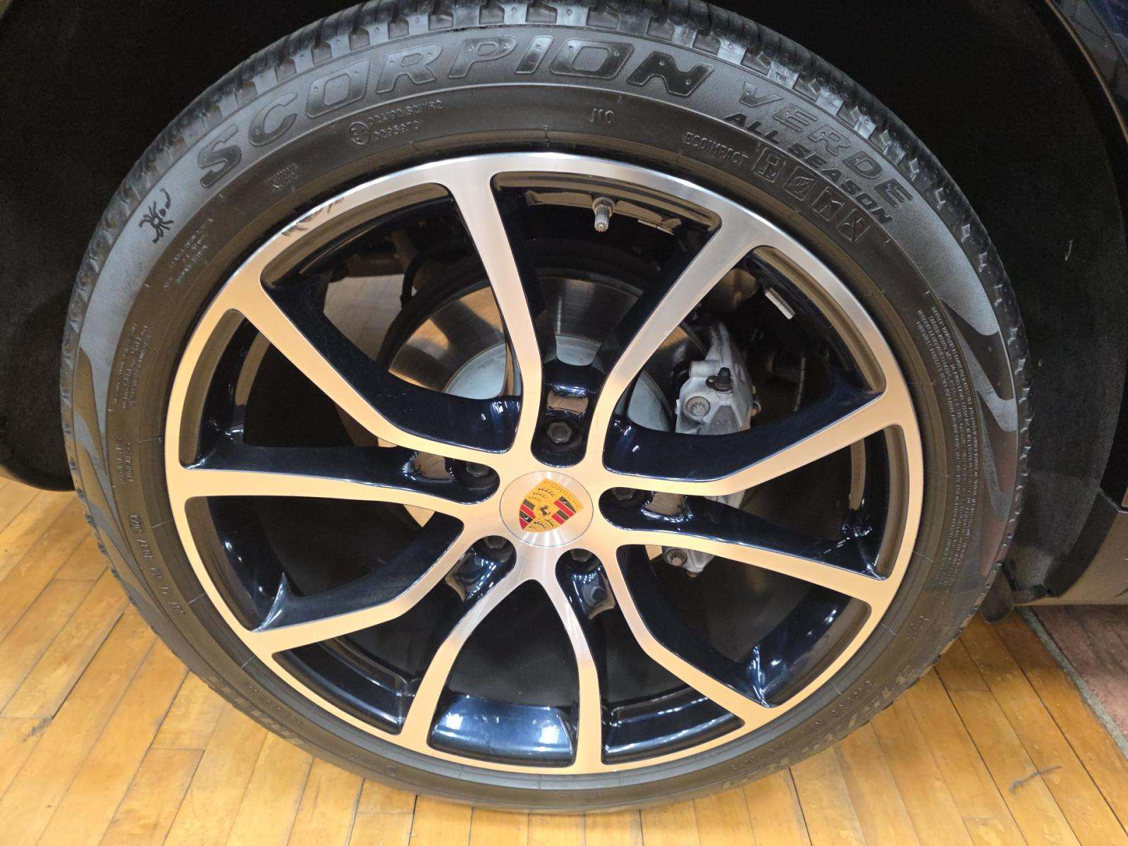 2023 Porsche Cayenne Platinum Edition AWD