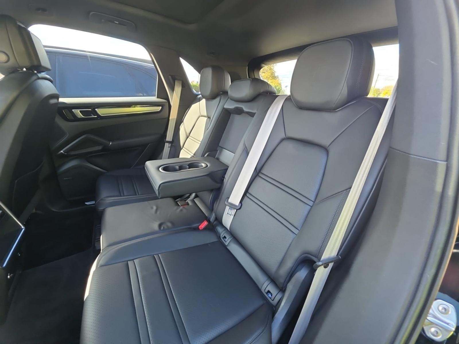 2022 Porsche Cayenne Platinum Edition AWD