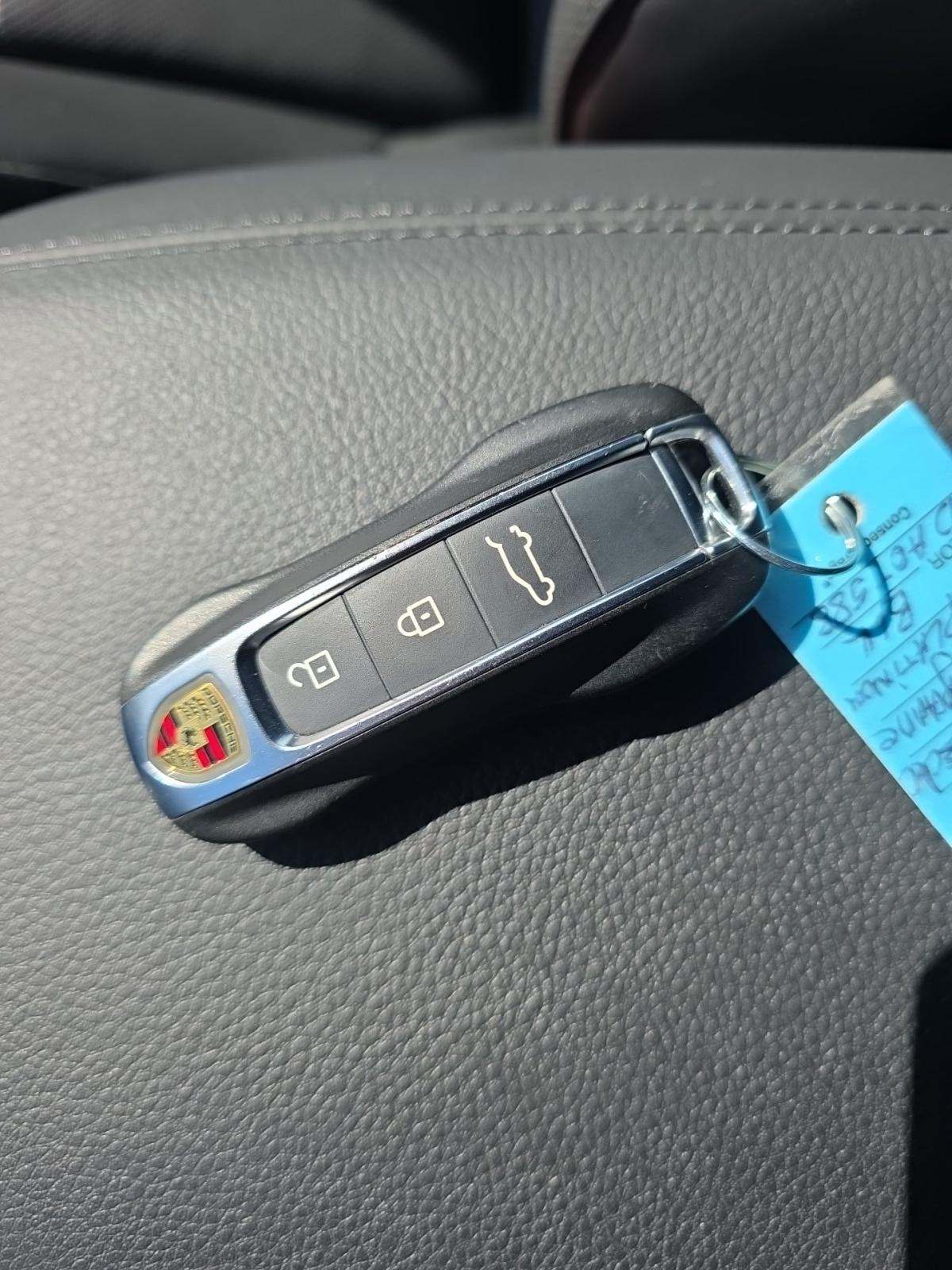 2022 Porsche Cayenne Platinum Edition AWD