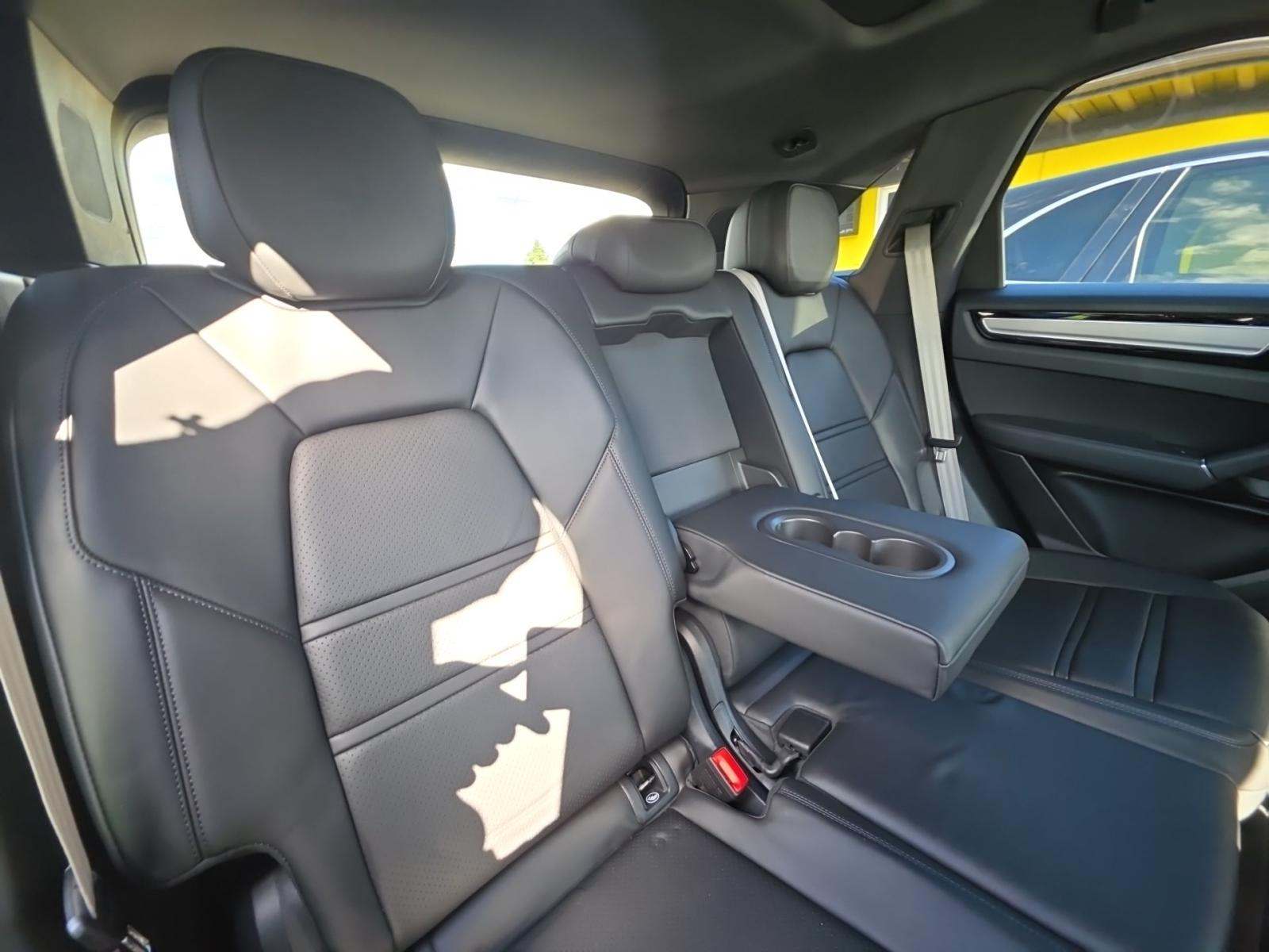 2022 Porsche Cayenne Platinum Edition AWD