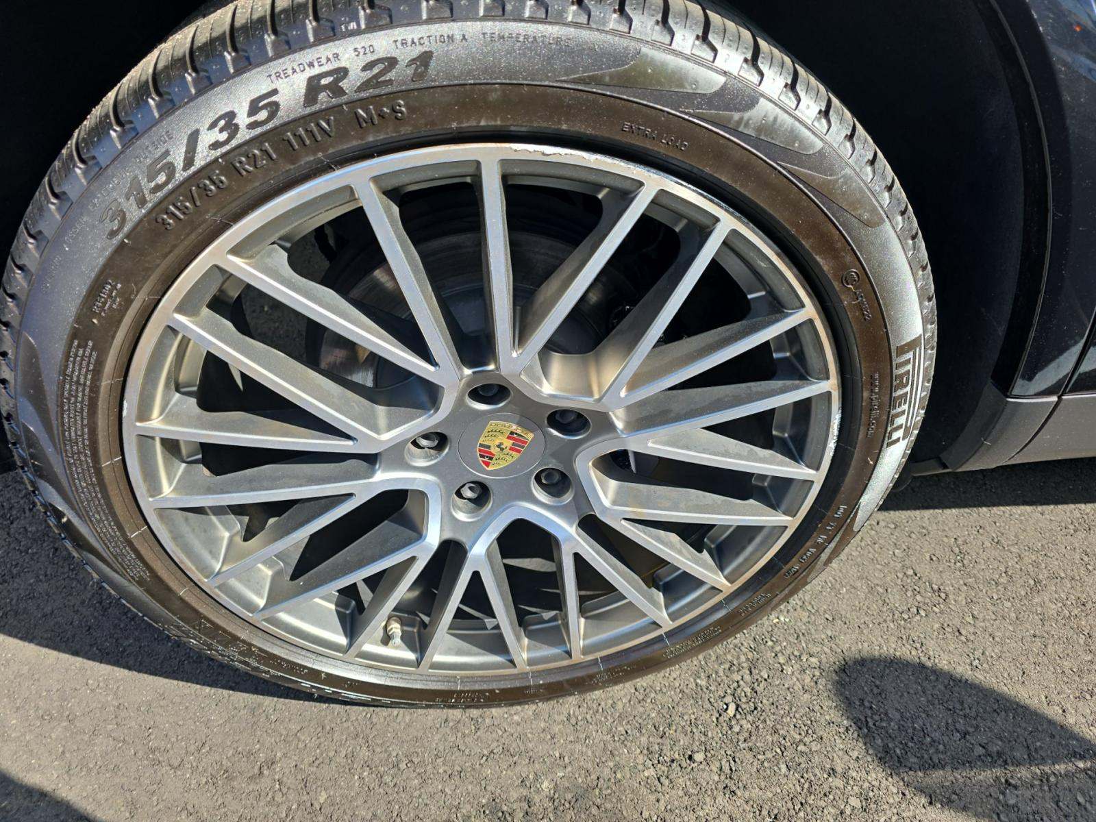 2022 Porsche Cayenne Platinum Edition AWD