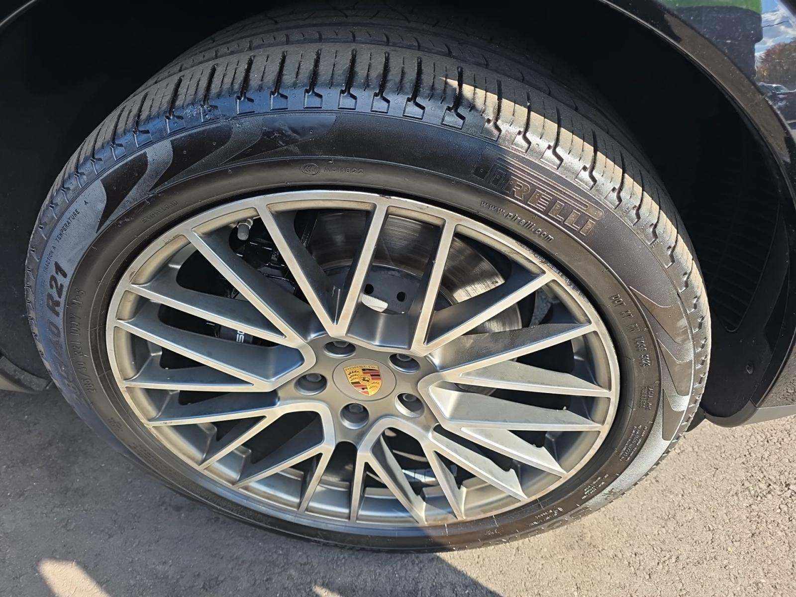 2022 Porsche Cayenne Platinum Edition AWD