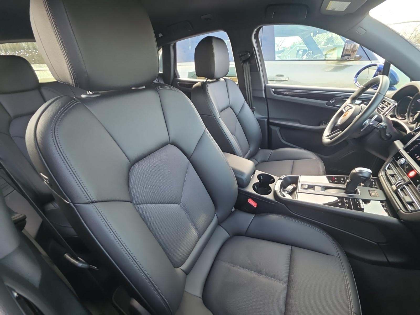 2024 Porsche Macan Base AWD