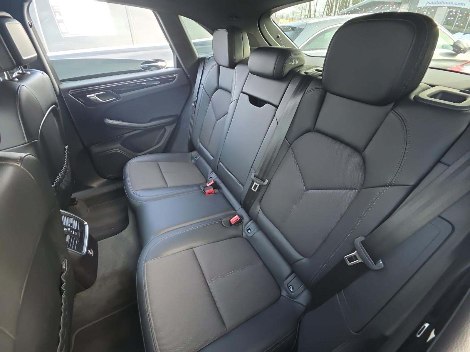 2024 Porsche Macan Base AWD