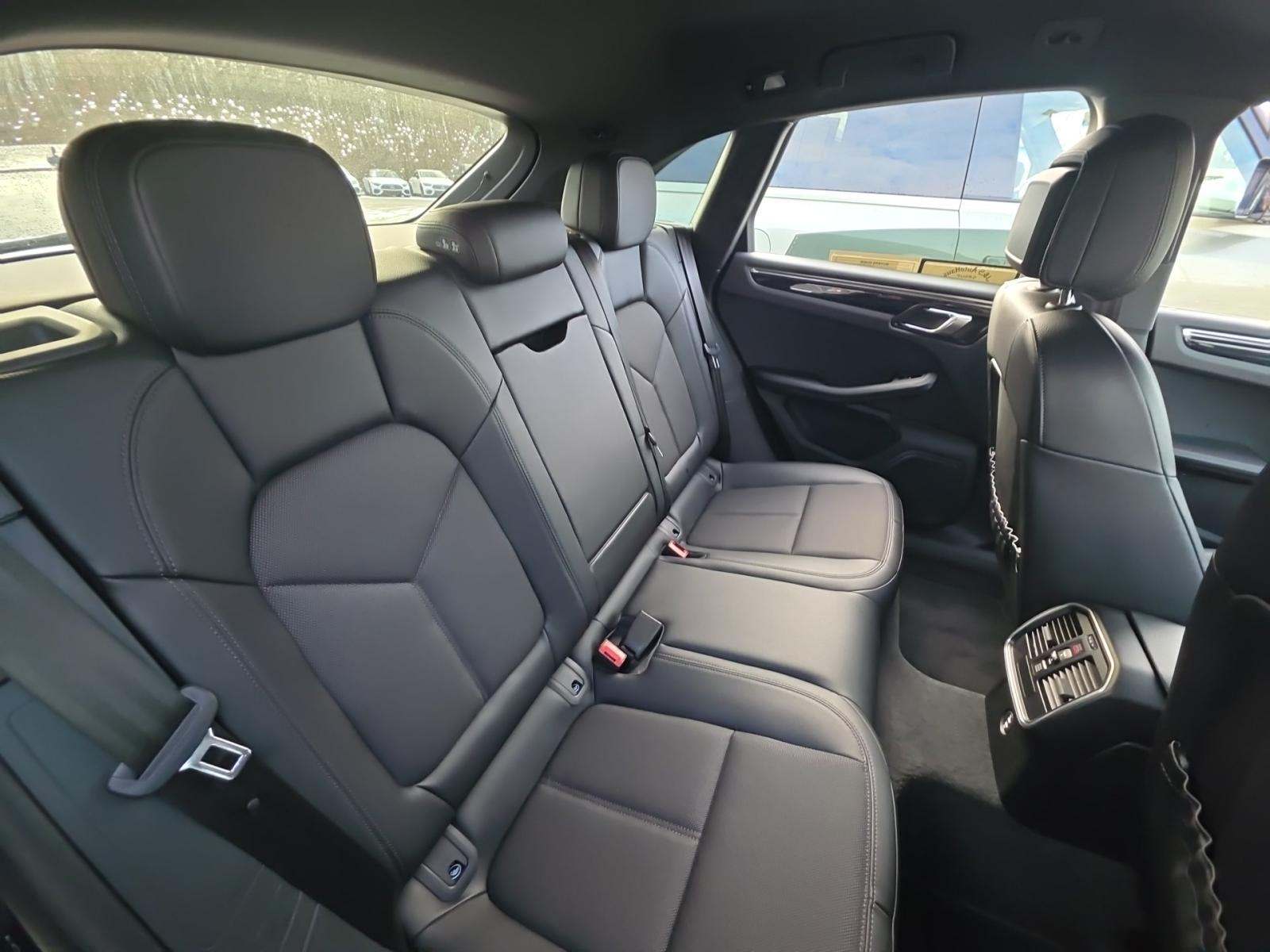 2024 Porsche Macan Base AWD