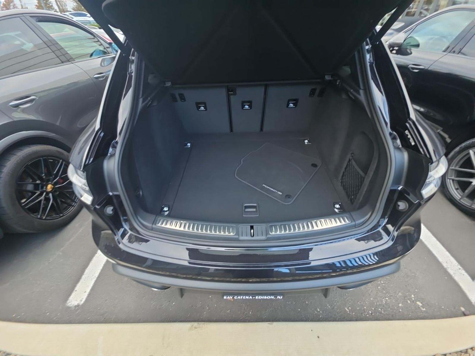 2024 Porsche Macan S AWD