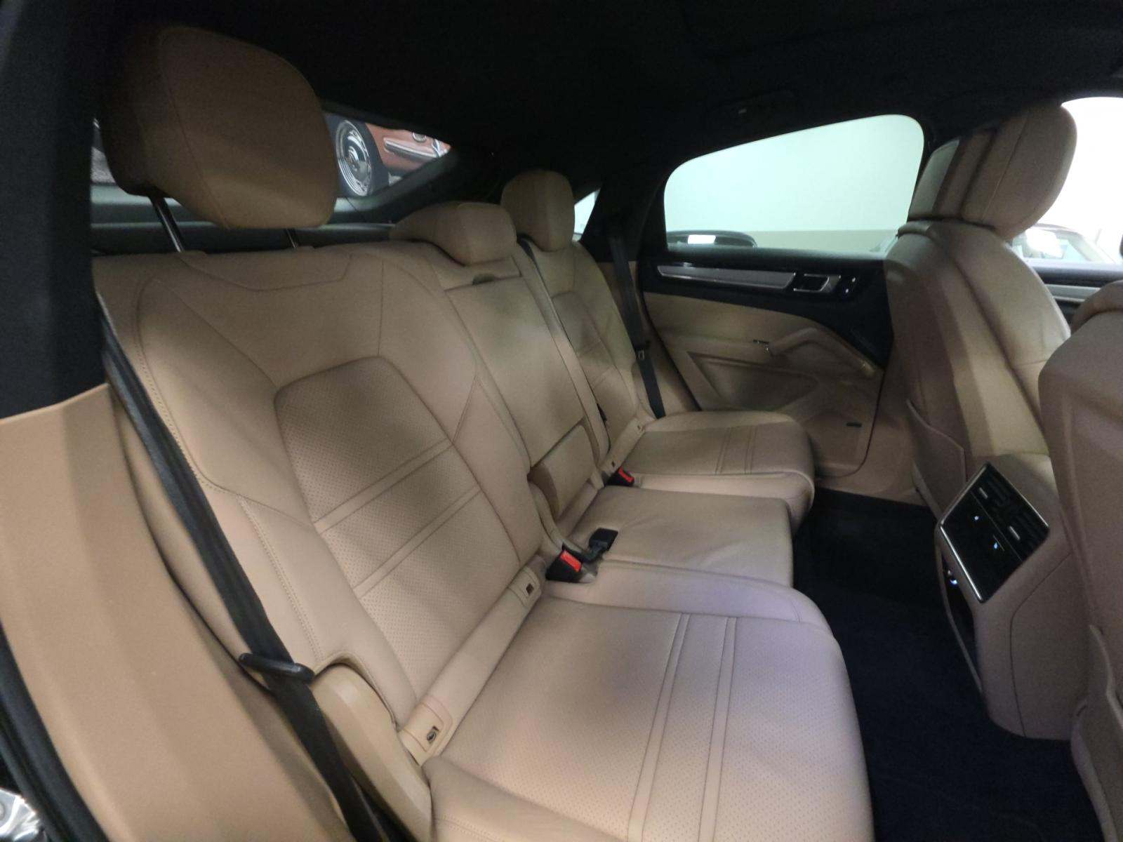 2023 Porsche Cayenne Platinum Edition AWD