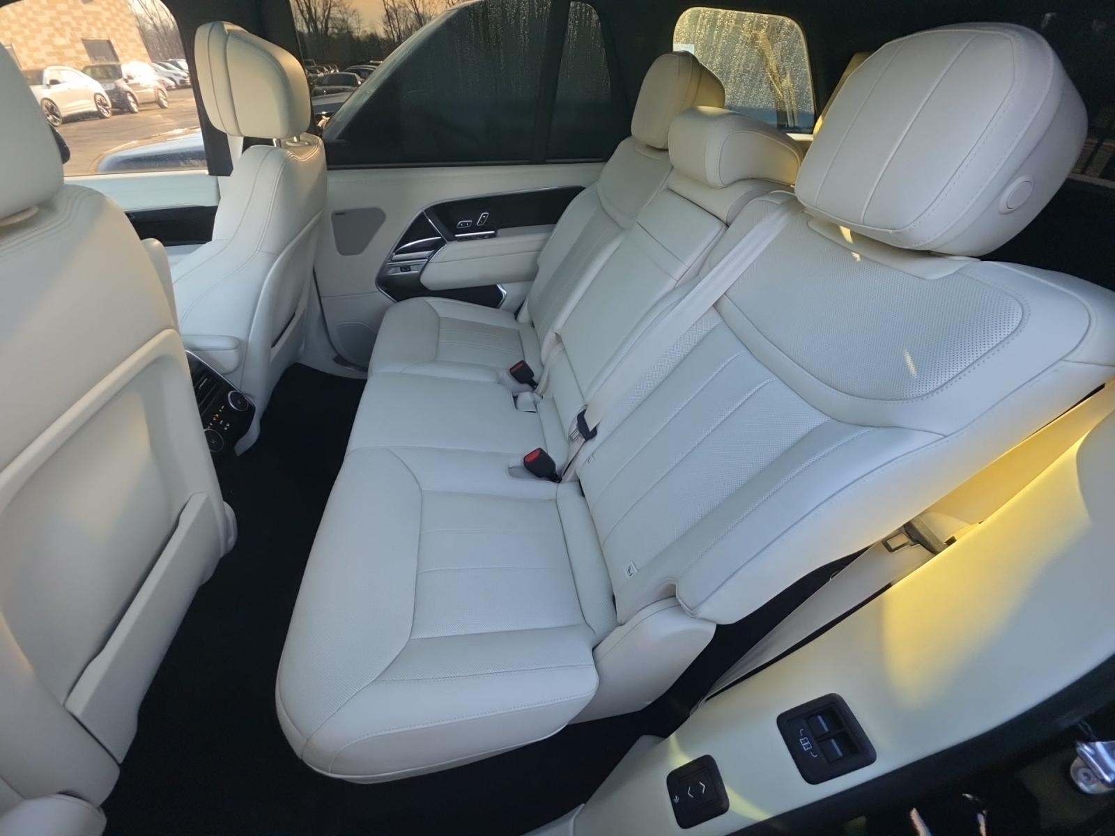 2024 Land Rover Range Rover SE LWB AWD