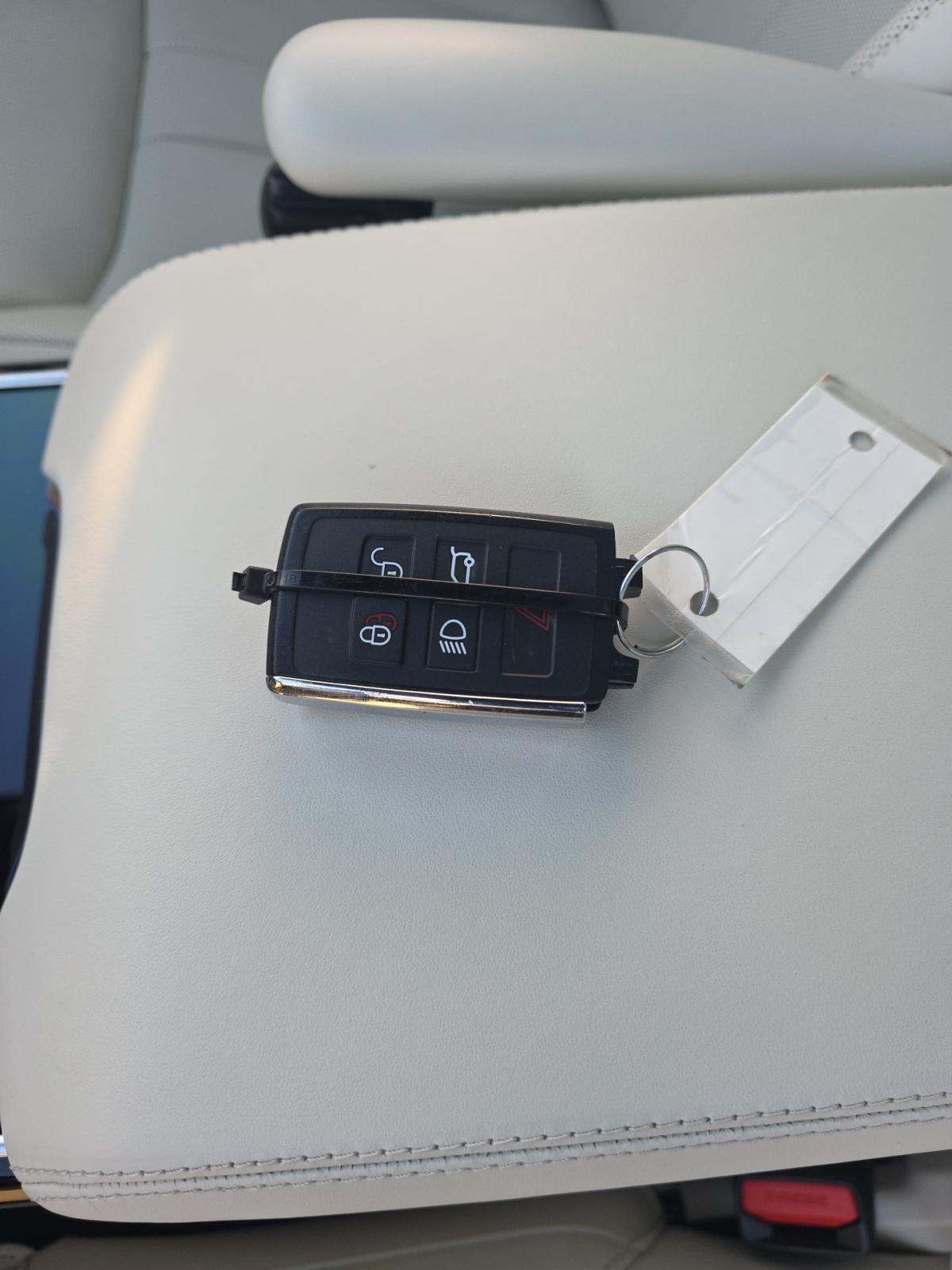 2024 Land Rover Range Rover SE LWB AWD