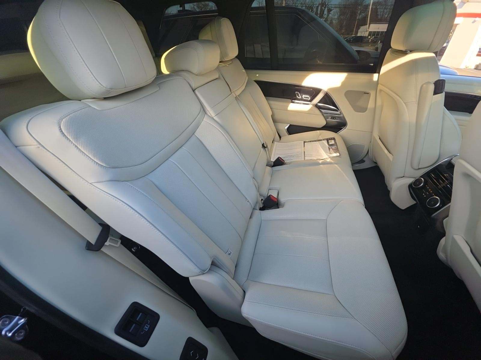 2024 Land Rover Range Rover SE LWB AWD