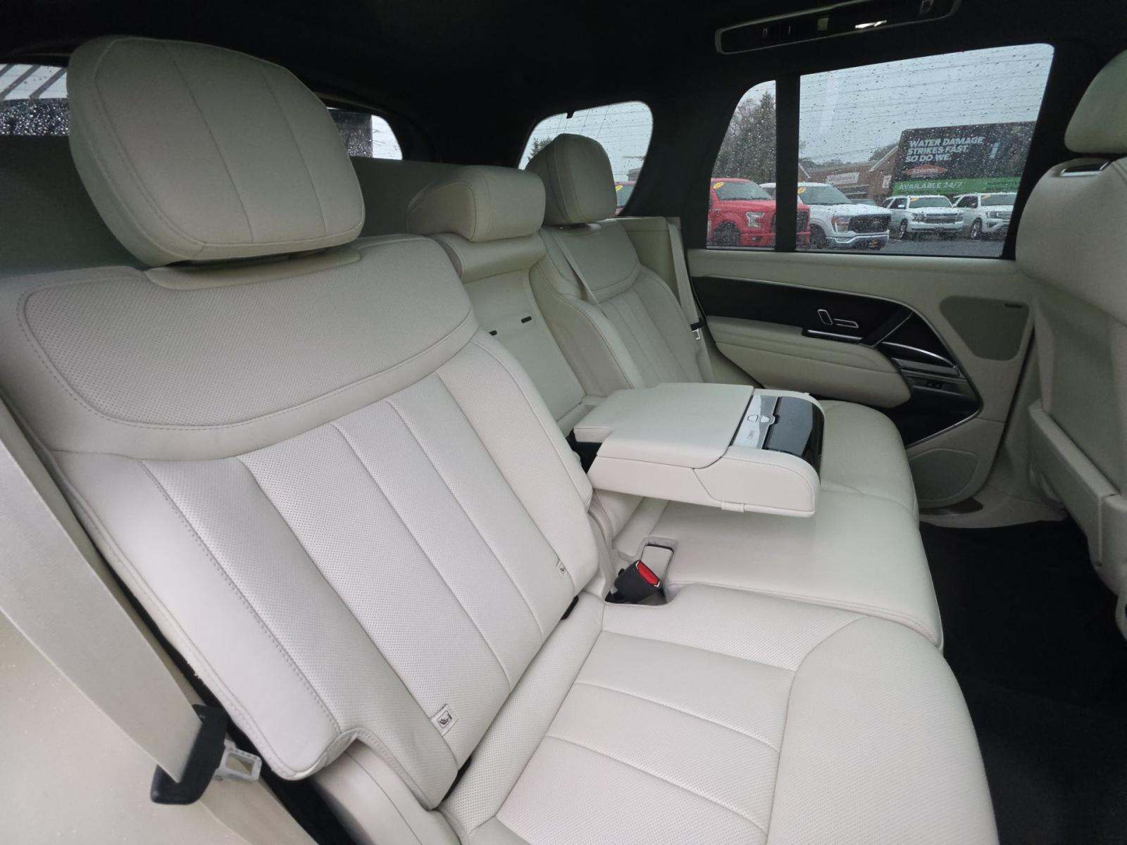 2023 Land Rover Range Rover SE AWD