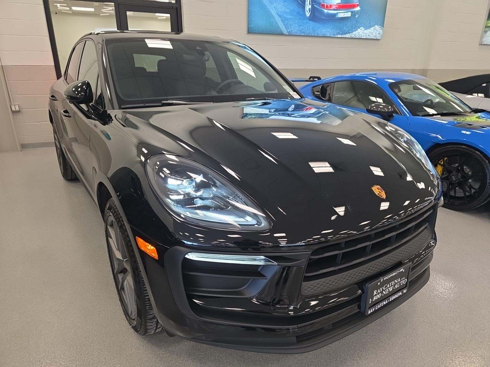 2022 Porsche Macan Base AWD