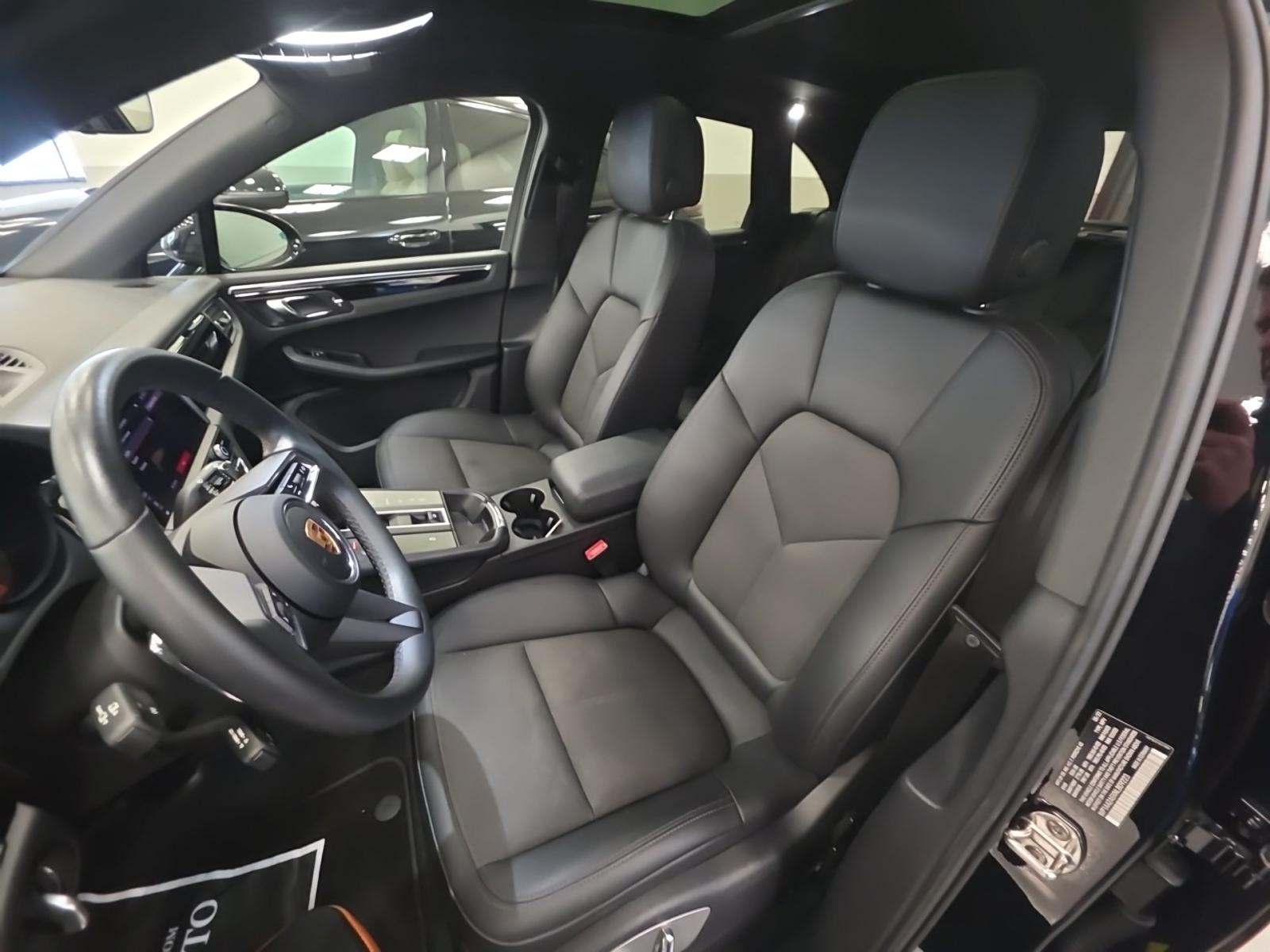 2022 Porsche Macan Base AWD