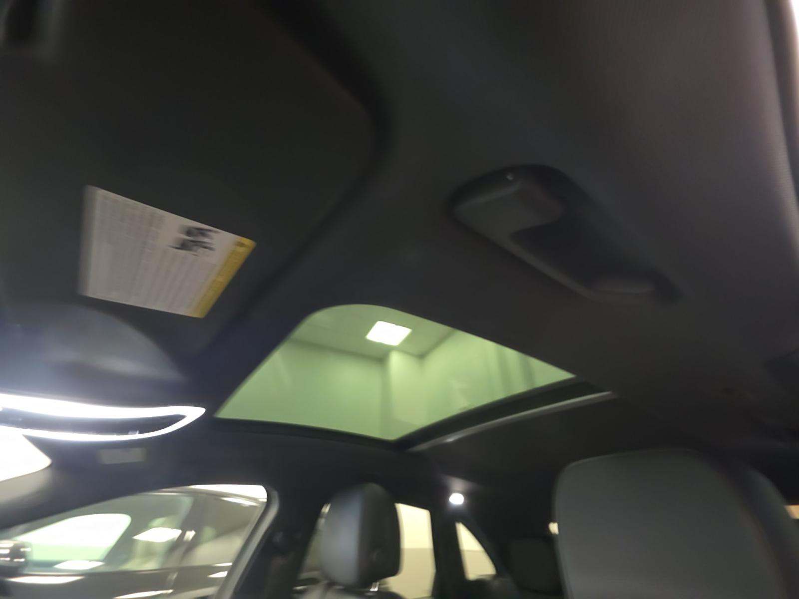 2022 Porsche Macan Base AWD