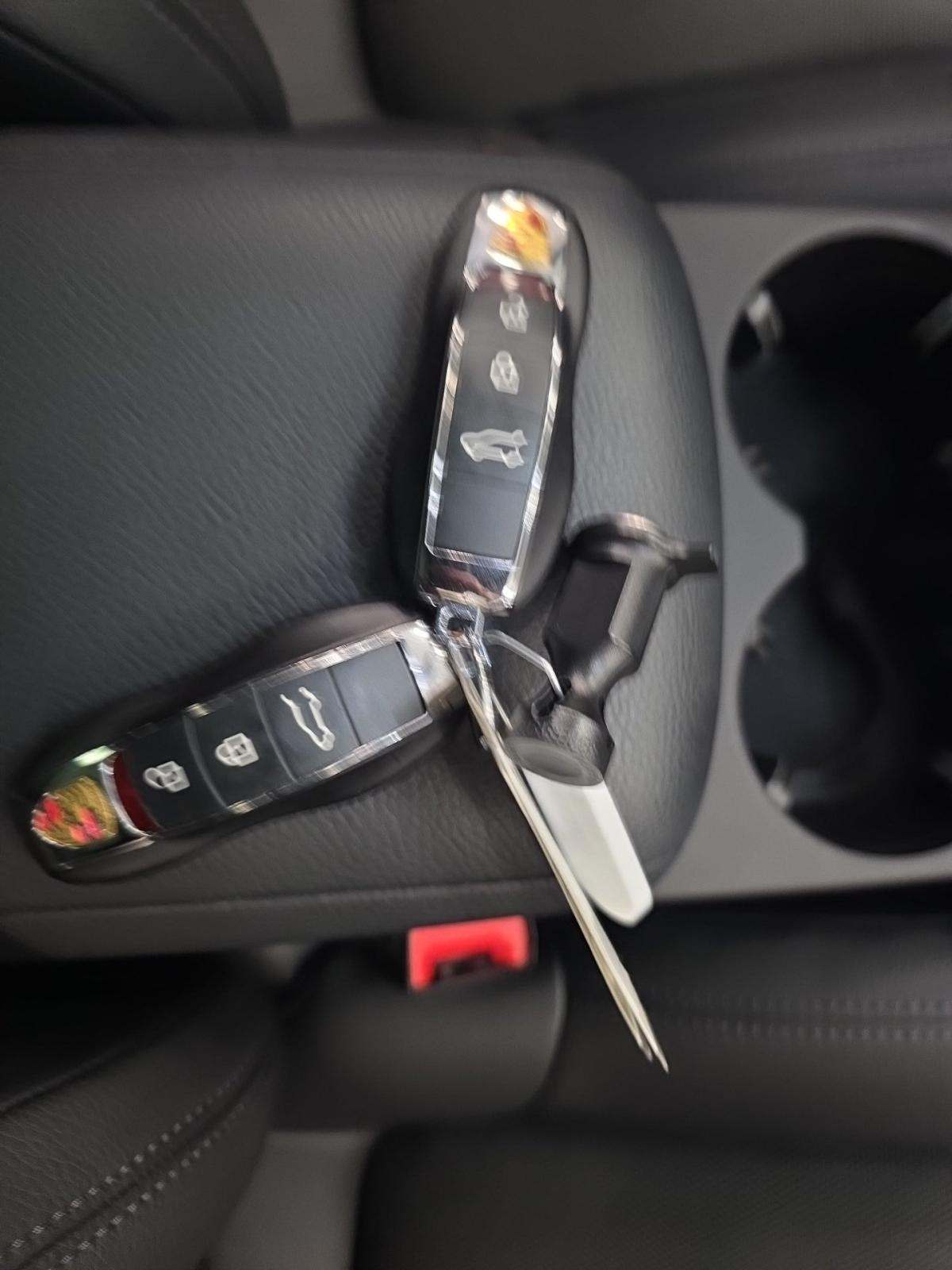 2022 Porsche Macan Base AWD