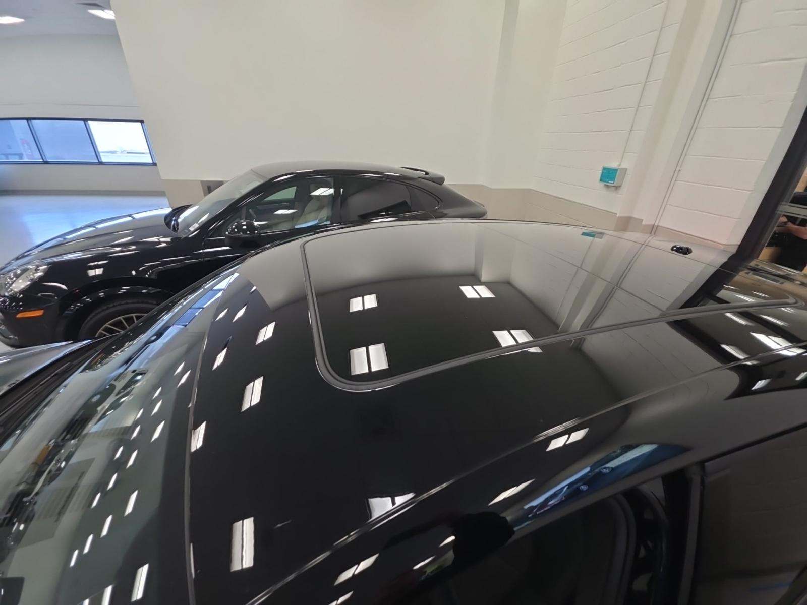 2022 Porsche Macan Base AWD