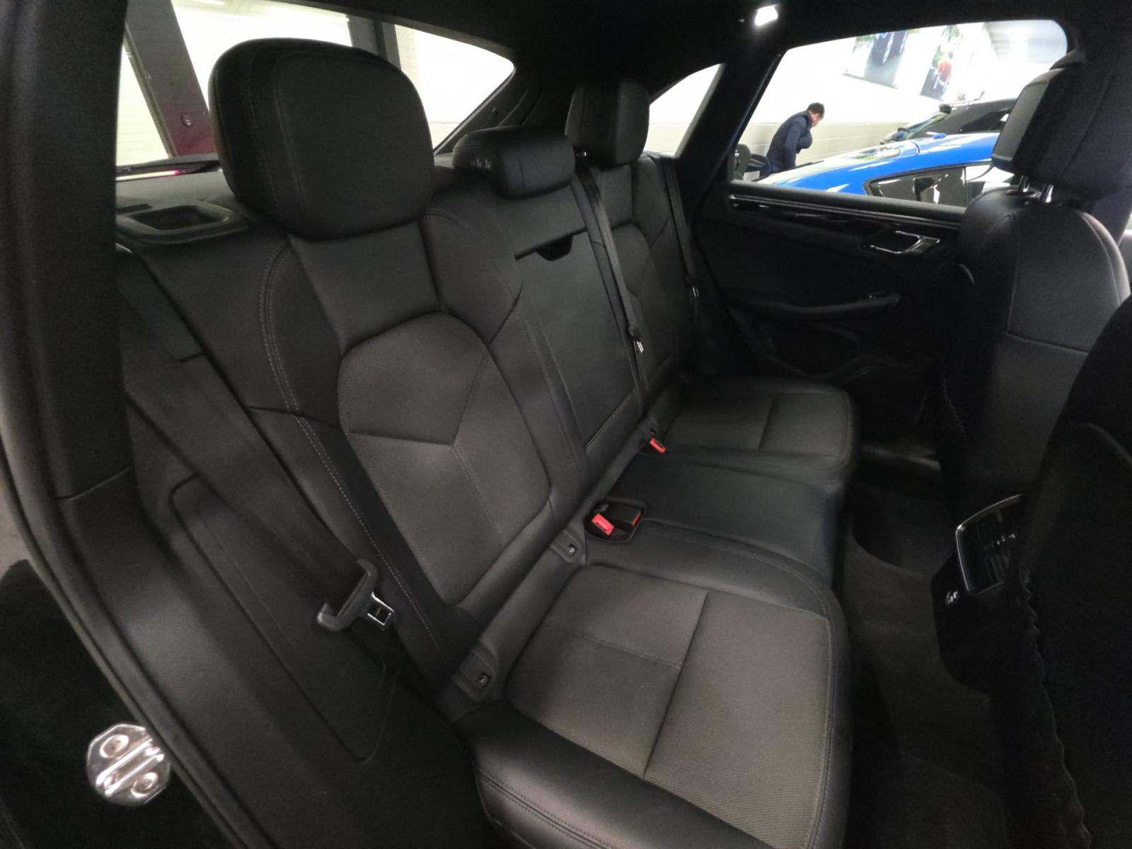 2022 Porsche Macan Base AWD