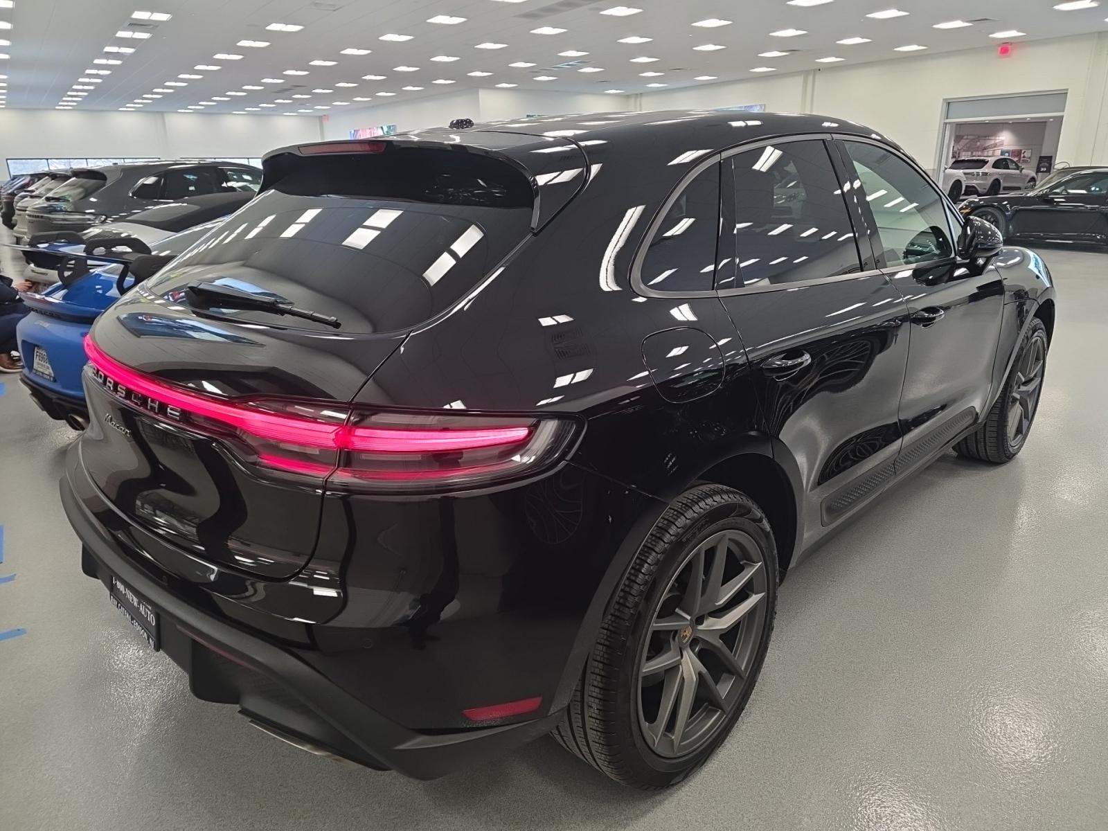 2022 Porsche Macan Base AWD