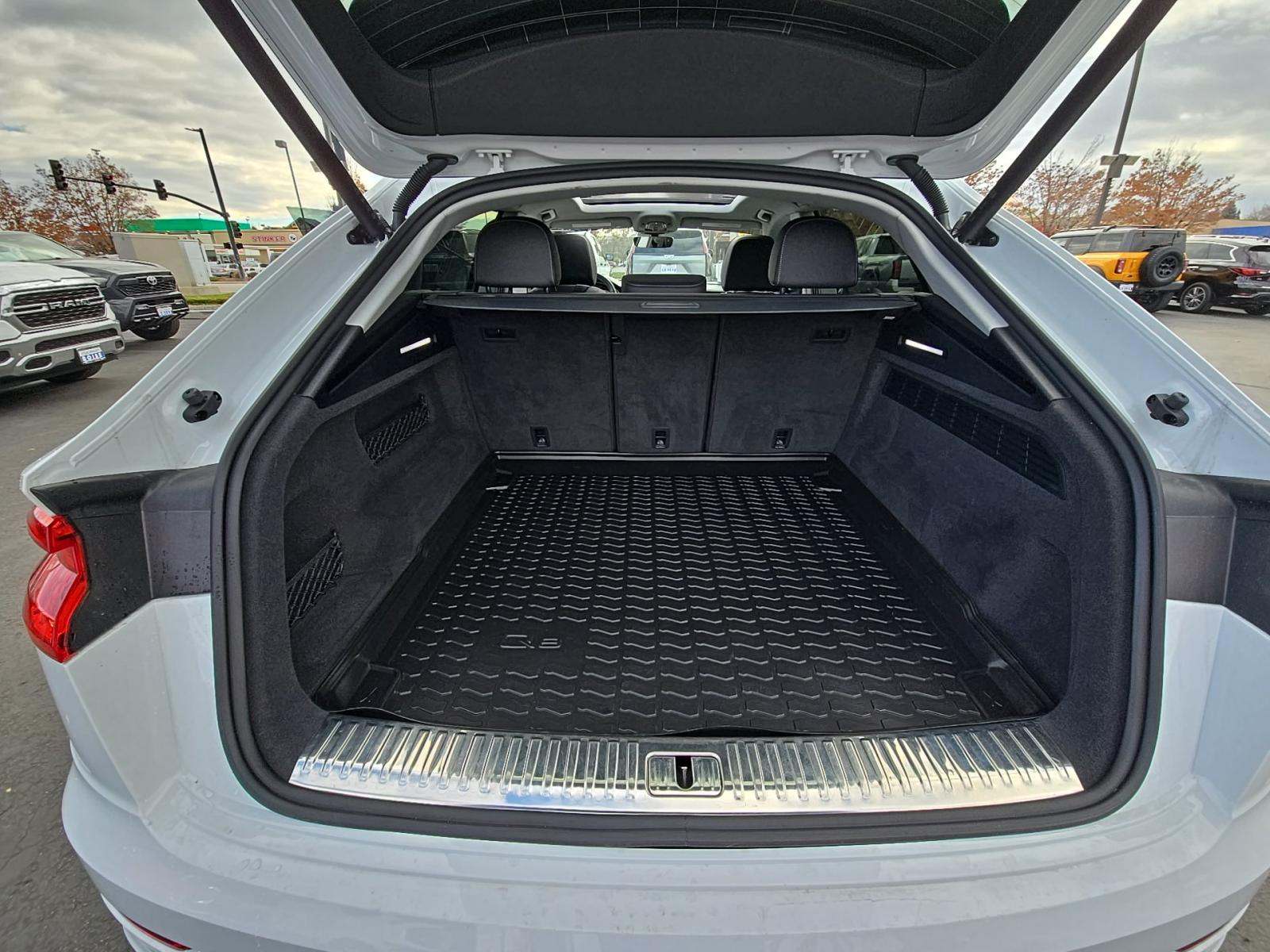 2023 Audi Q8 Premium AWD