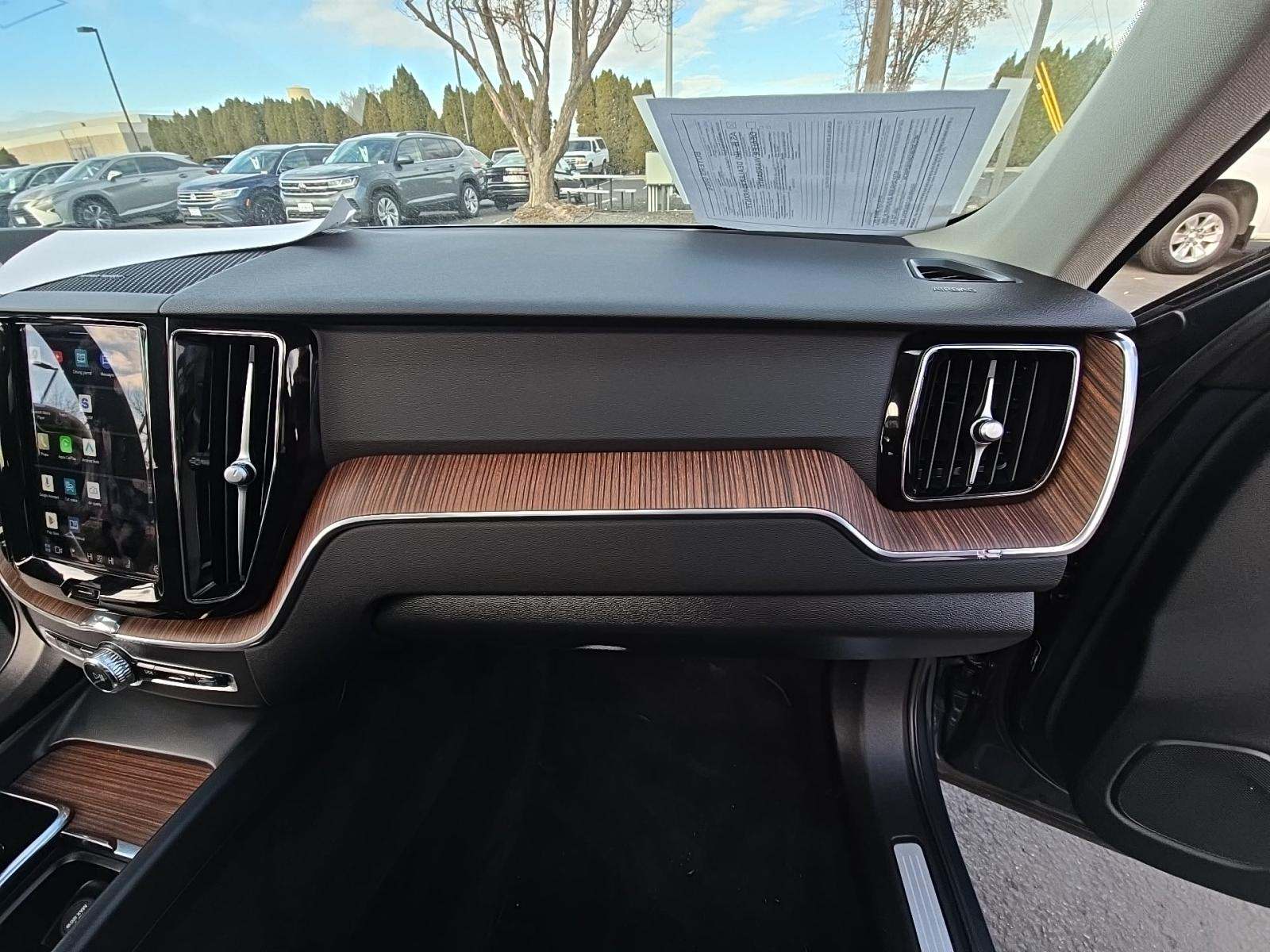 2024 Volvo XC60 B5 Plus AWD