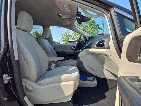 2017 Chrysler Pacifica Touring FWD