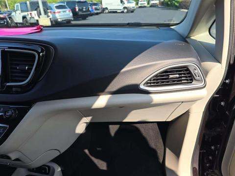 2017 Chrysler Pacifica Touring FWD