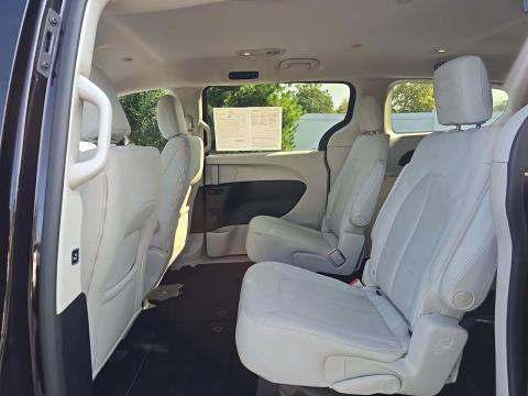 2017 Chrysler Pacifica Touring FWD