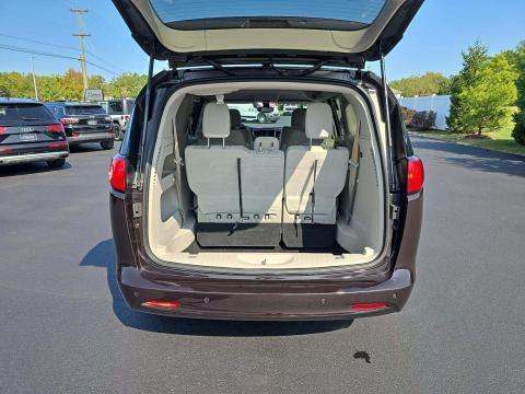 2017 Chrysler Pacifica Touring FWD