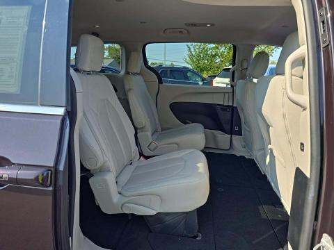 2017 Chrysler Pacifica Touring FWD