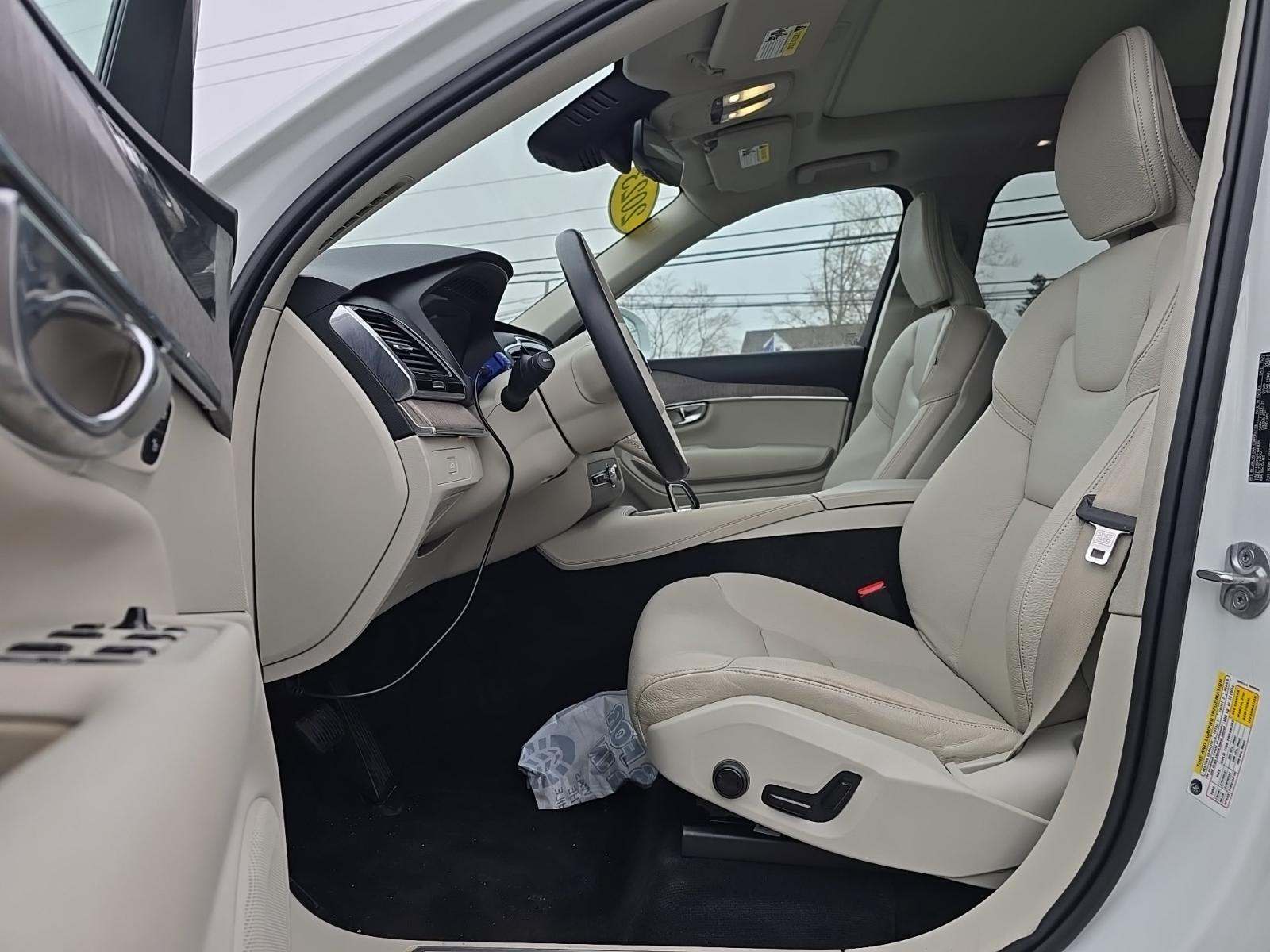 2023 Volvo XC90 B6 Plus AWD