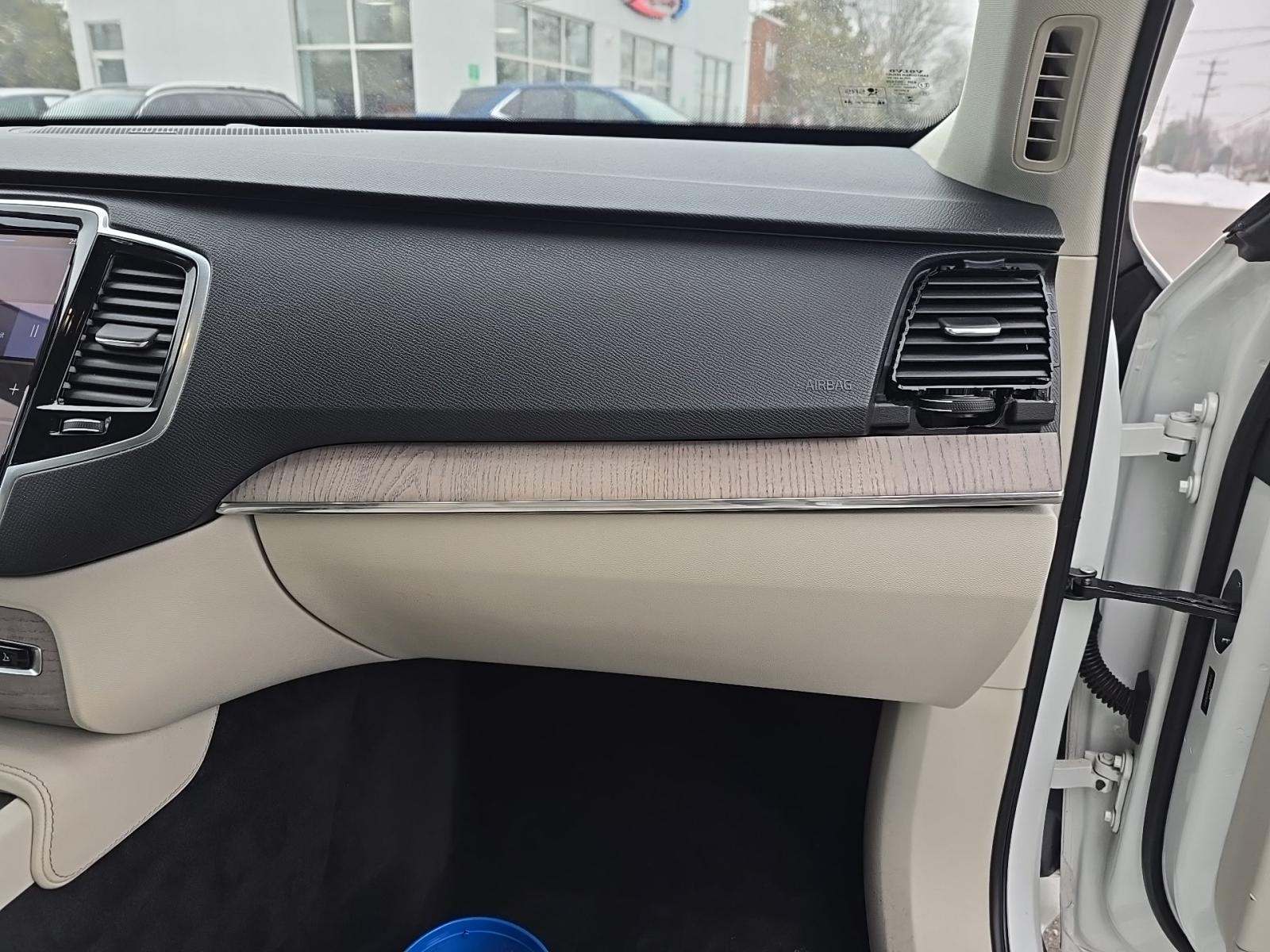 2023 Volvo XC90 B6 Plus AWD