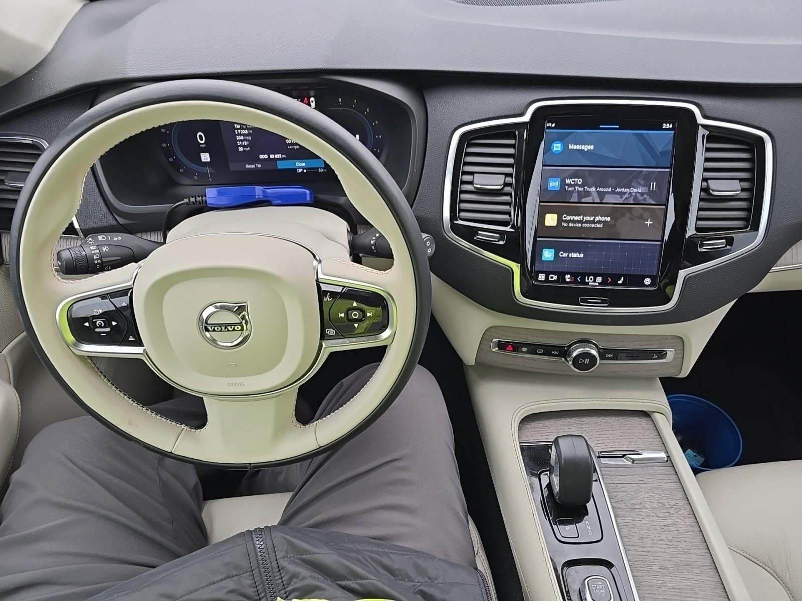 2023 Volvo XC90 B6 Plus AWD