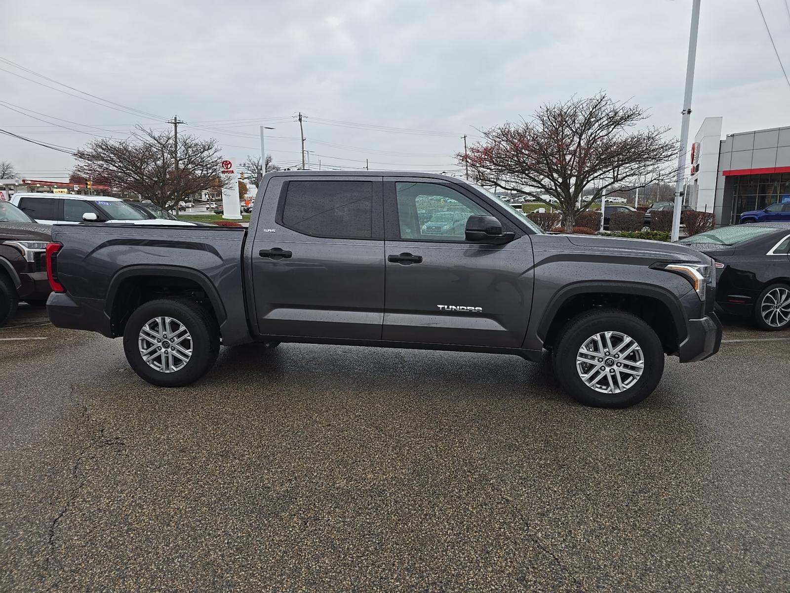 2024 Toyota Tundra SR5 AWD