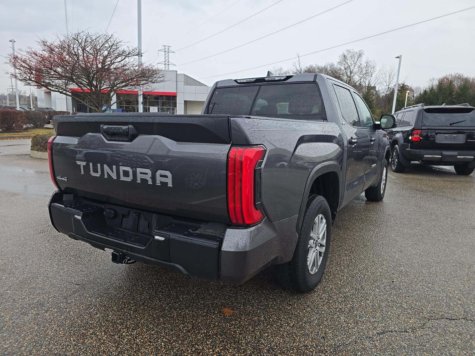 2024 Toyota Tundra SR5 AWD