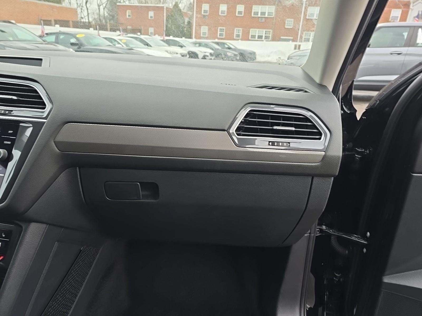 2024 Volkswagen Tiguan 2.0T SE FWD