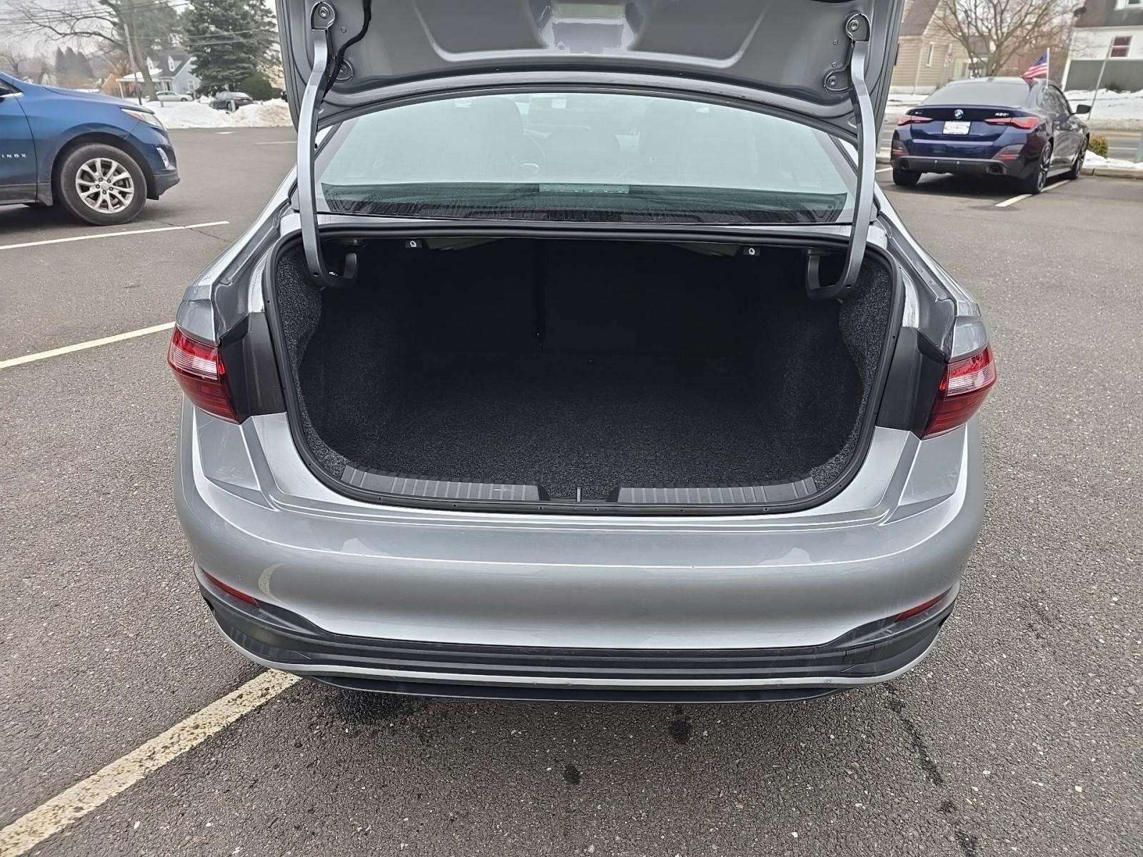 2024 Volkswagen Jetta 1.5T SE FWD