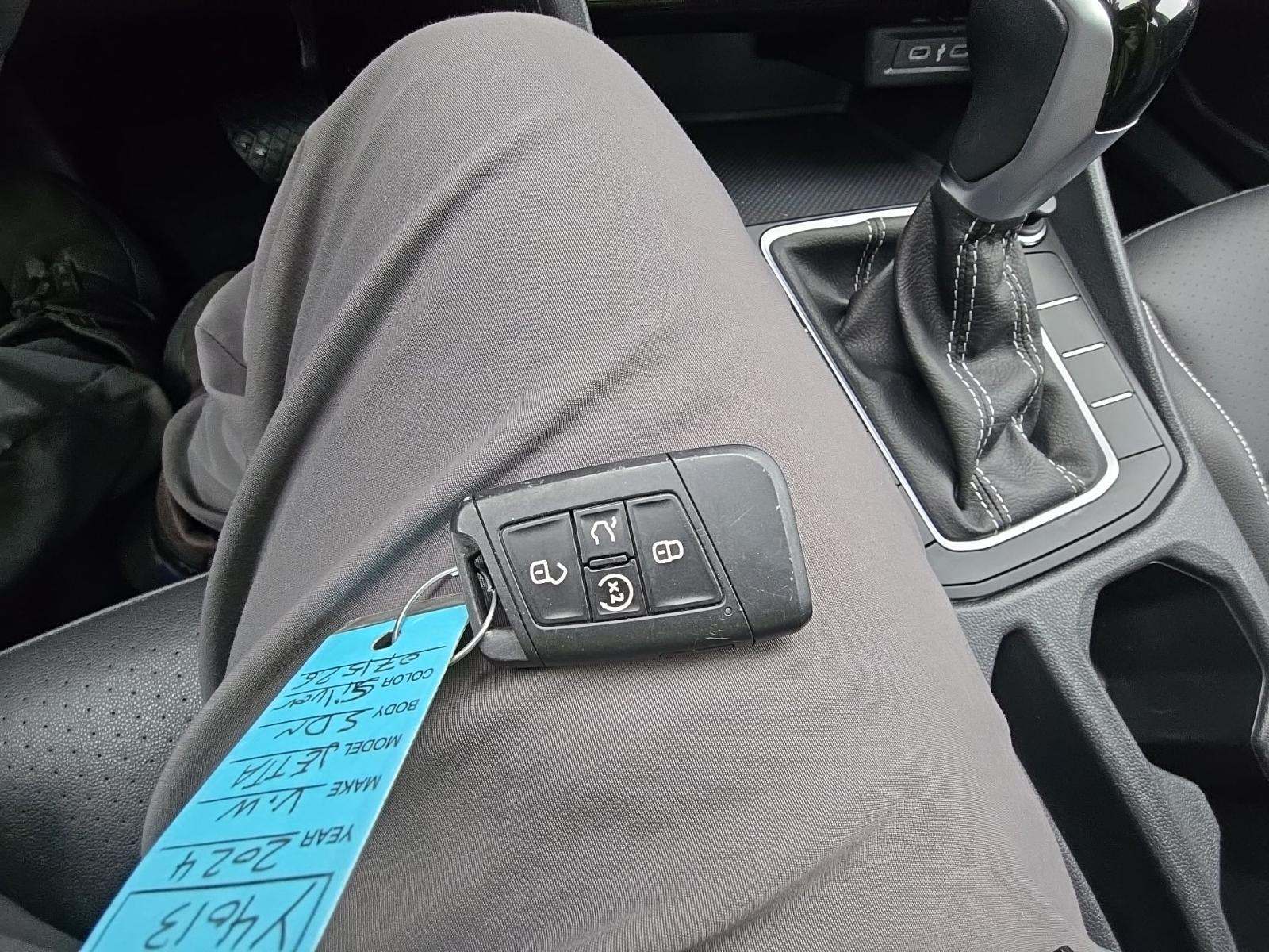 2024 Volkswagen Jetta 1.5T SE FWD