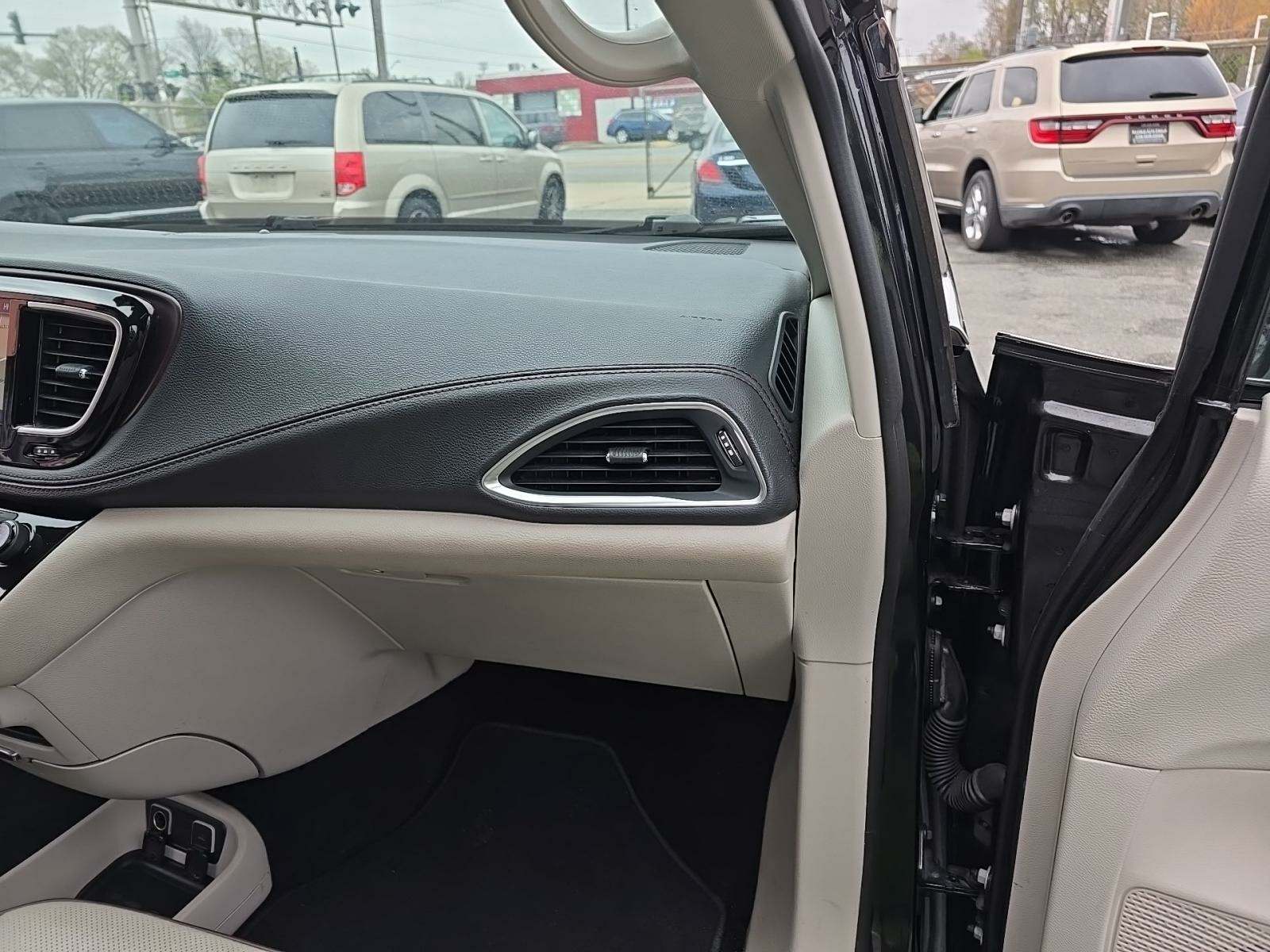 2020 Chrysler Pacifica Limited FWD