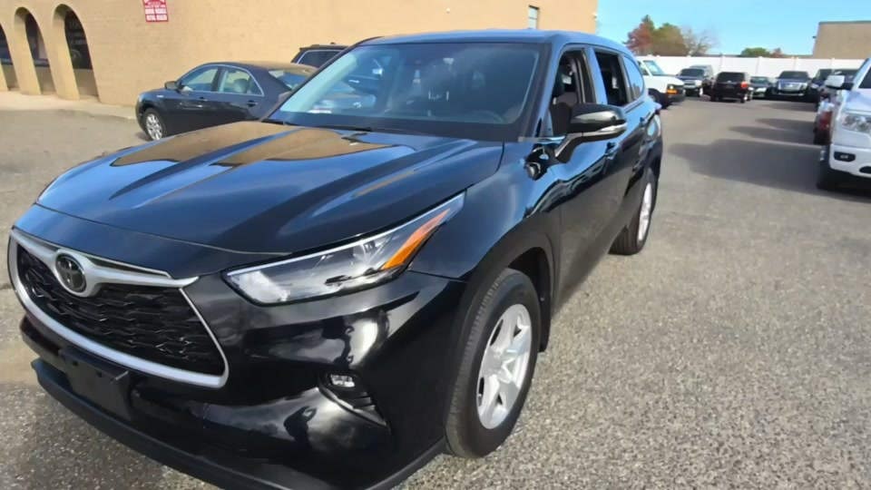 2022 Toyota Highlander LE