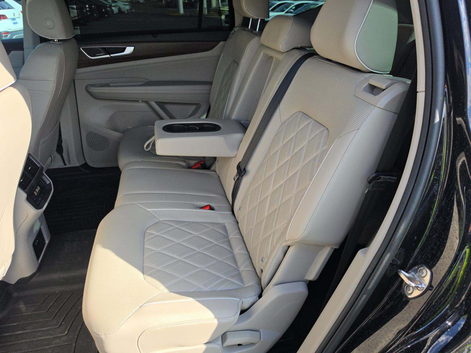 2024 Volkswagen Atlas 2.0T SEL Premium R-Line AWD