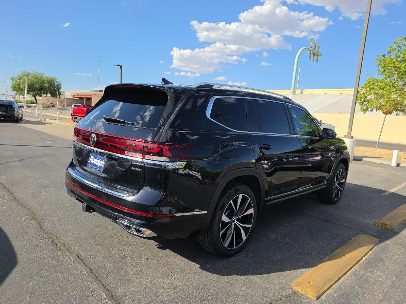 2024 Volkswagen Atlas 2.0T SEL Premium R-Line AWD