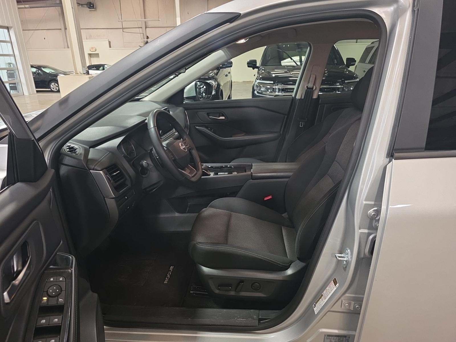 2025 Nissan Rogue SV FWD