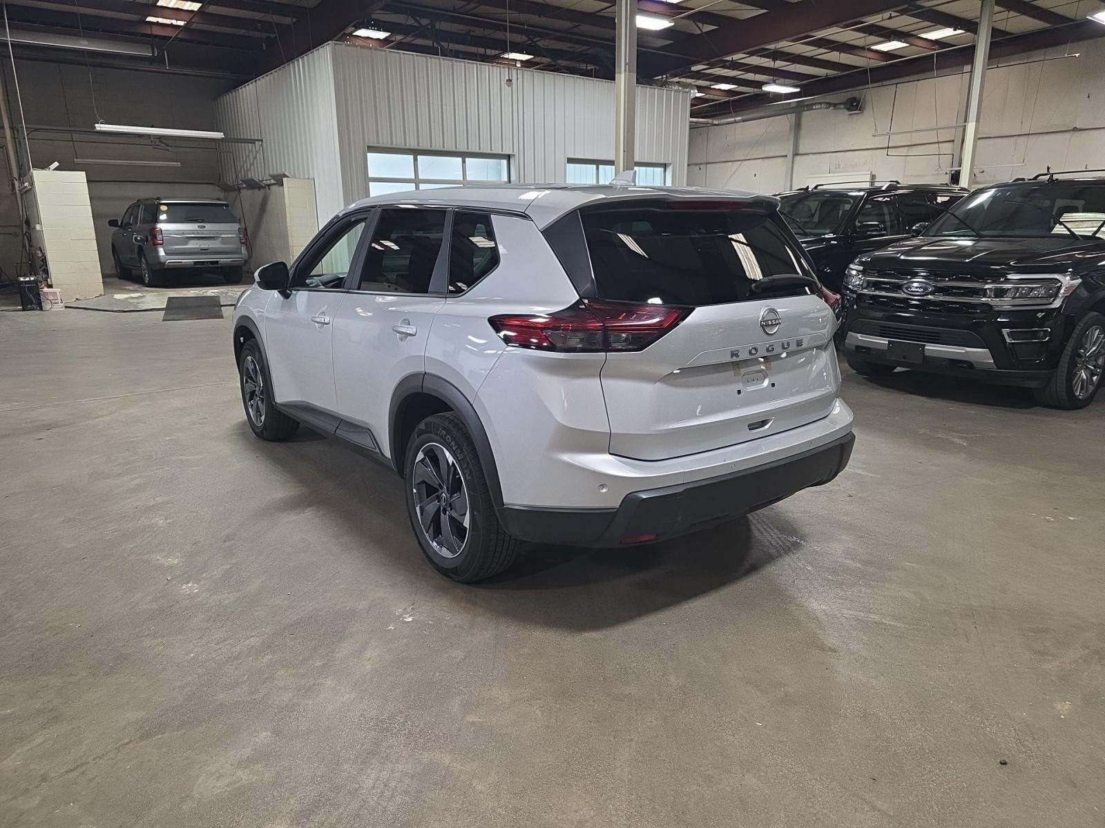 2025 Nissan Rogue SV FWD