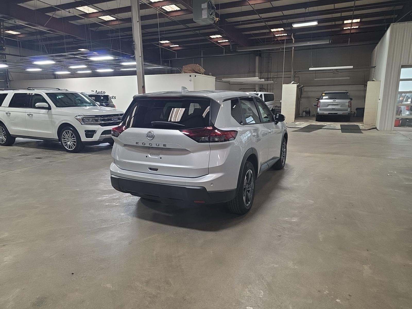 2025 Nissan Rogue SV FWD