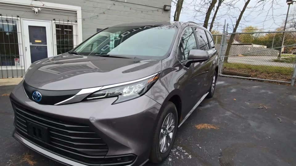 2024 Toyota Sienna LE 8-Passenger 120.5