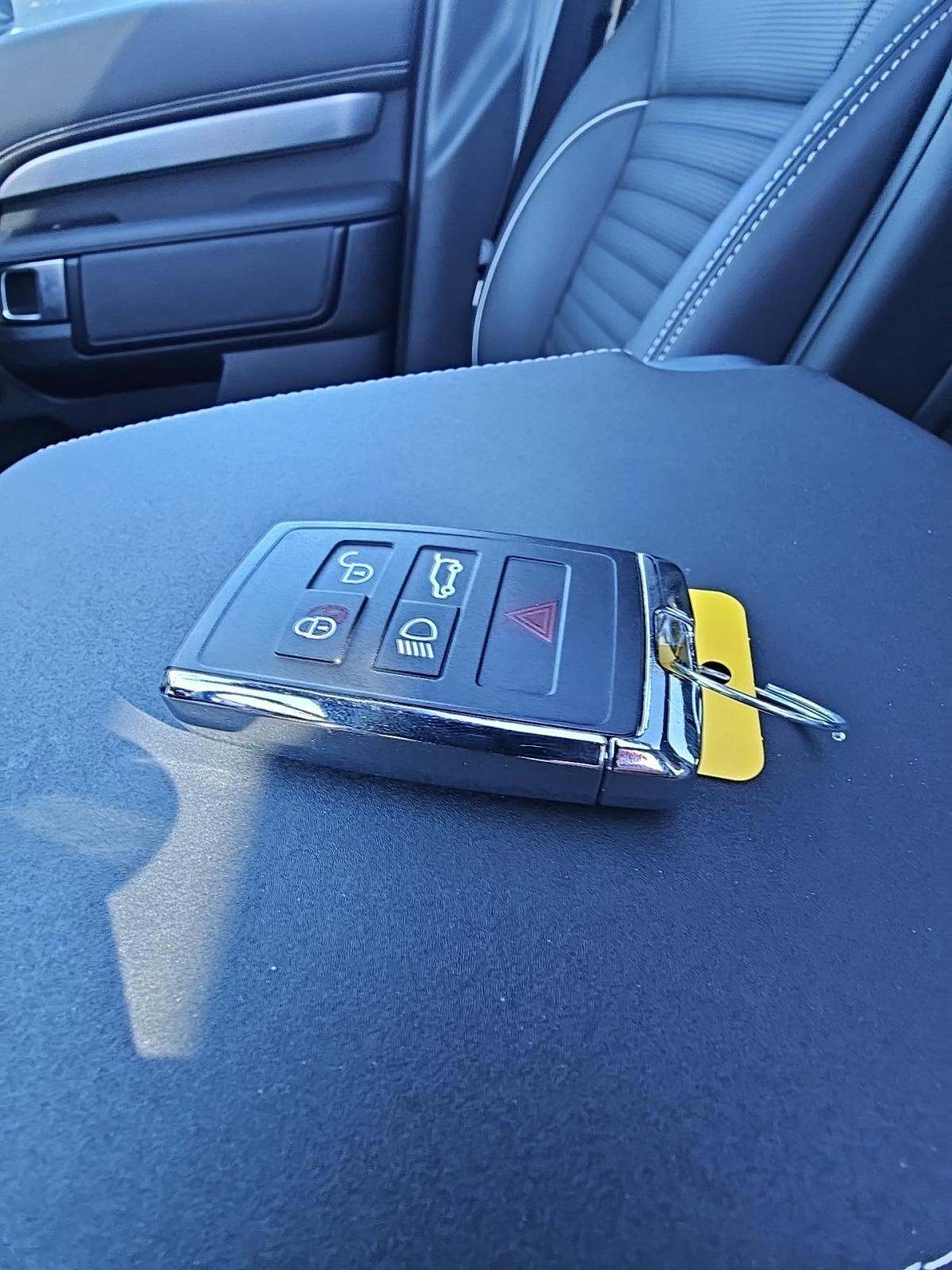 2024 Land Rover Discovery Dynamic SE AWD