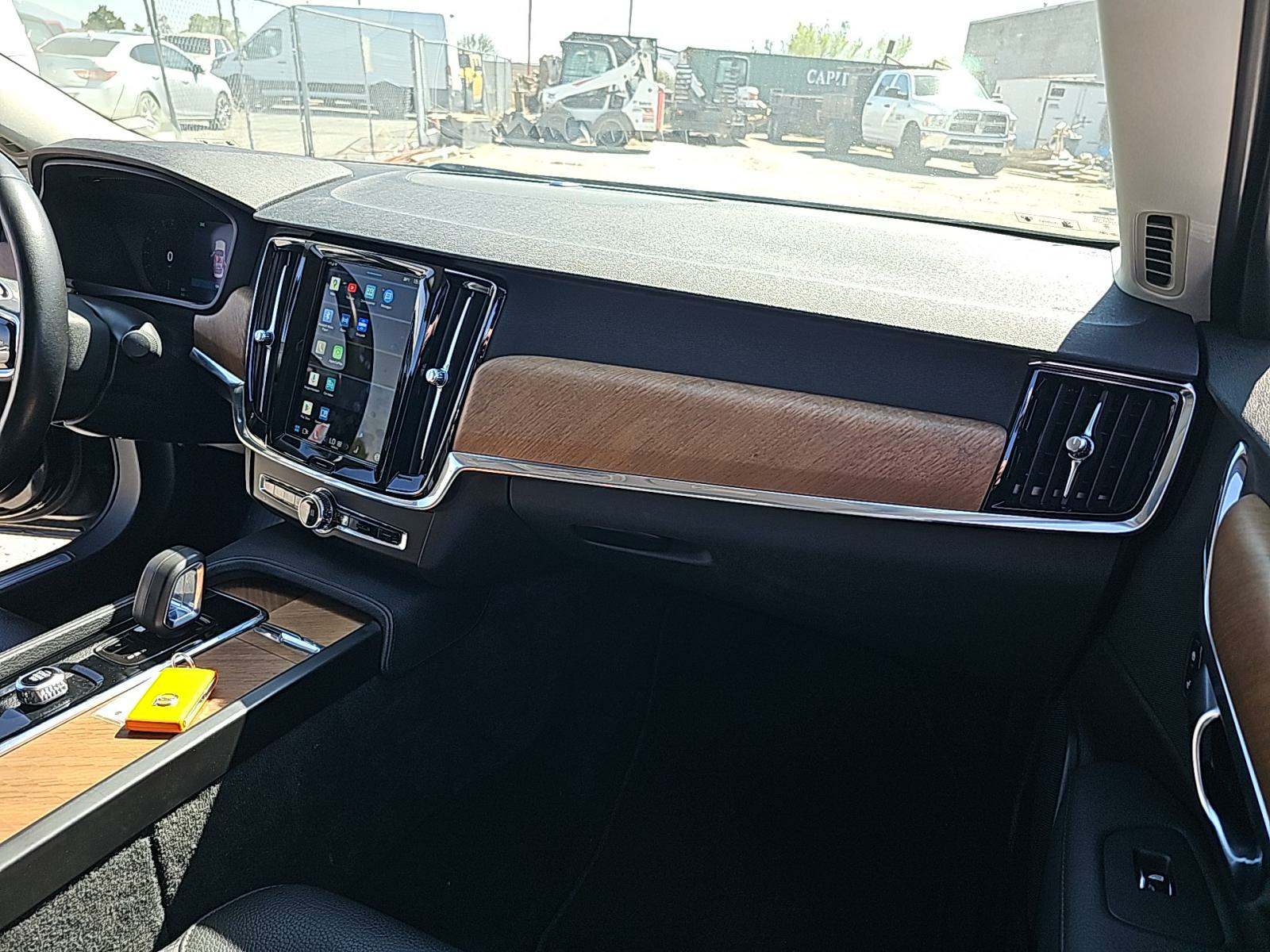 2022 Volvo S90 B6 Momentum AWD