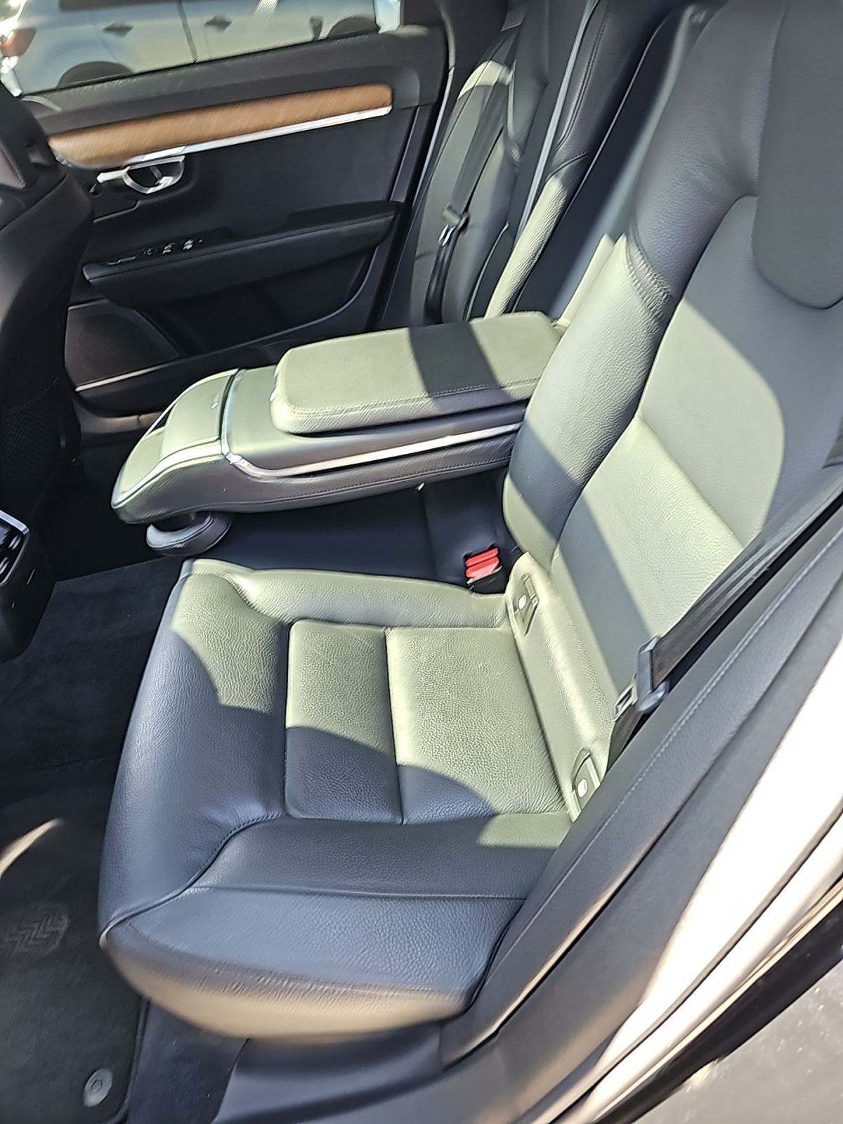 2022 Volvo S90 B6 Momentum AWD