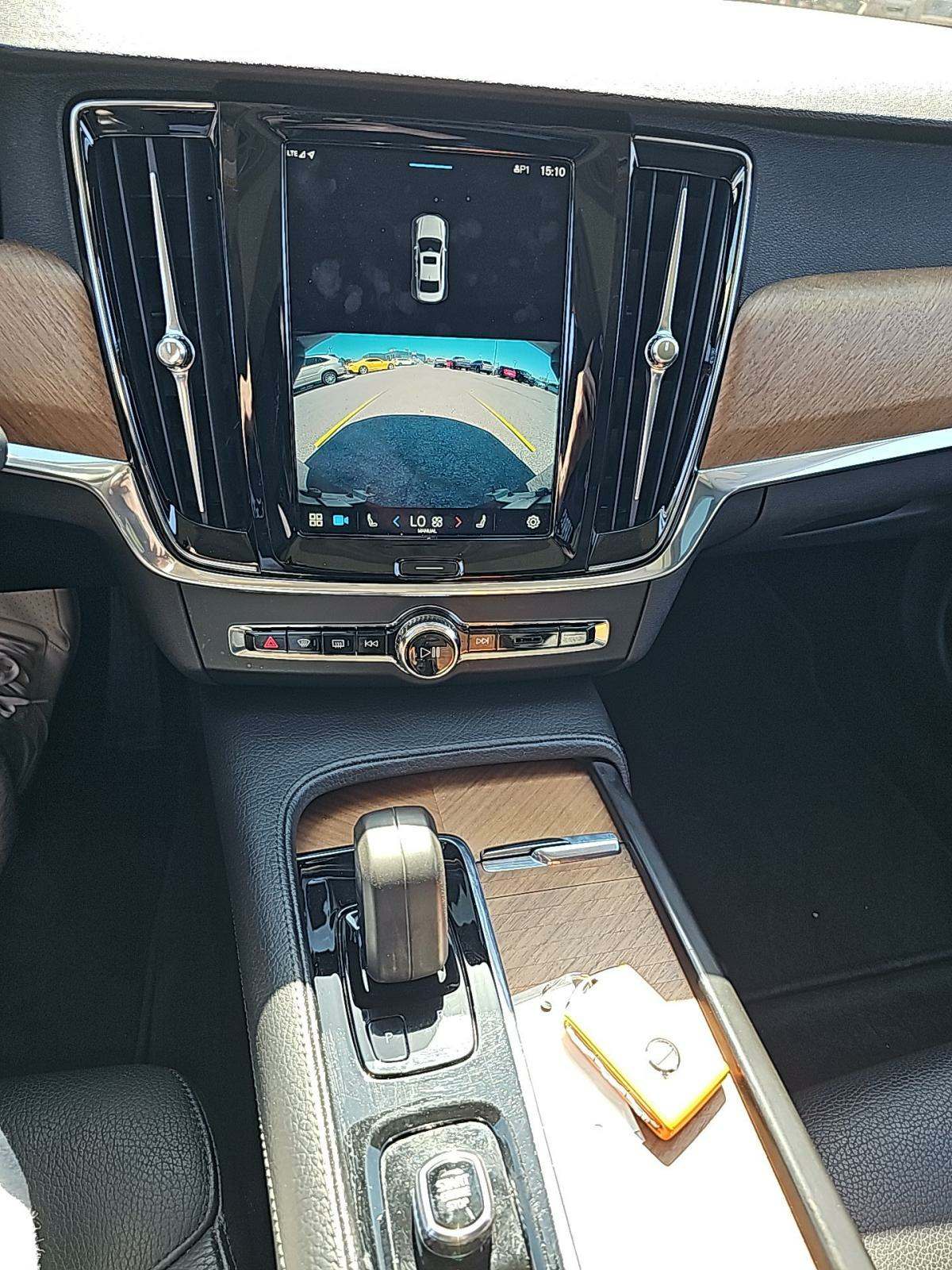 2022 Volvo S90 B6 Momentum AWD